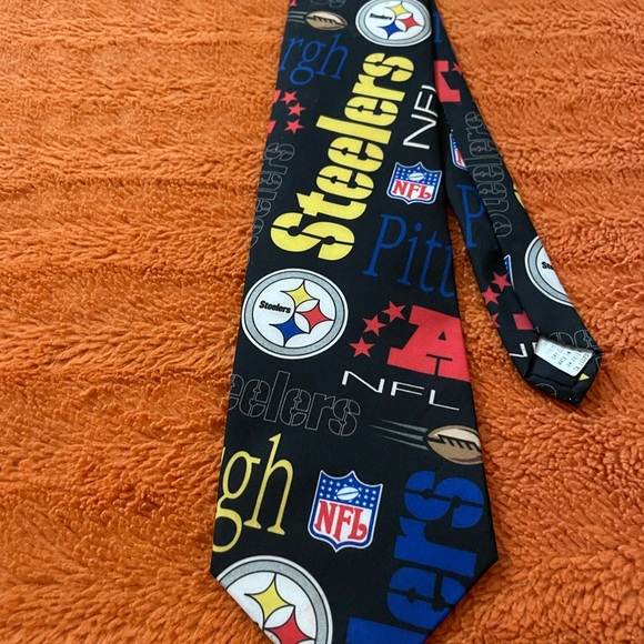 STEELERS Tie - Picture 3 of 5